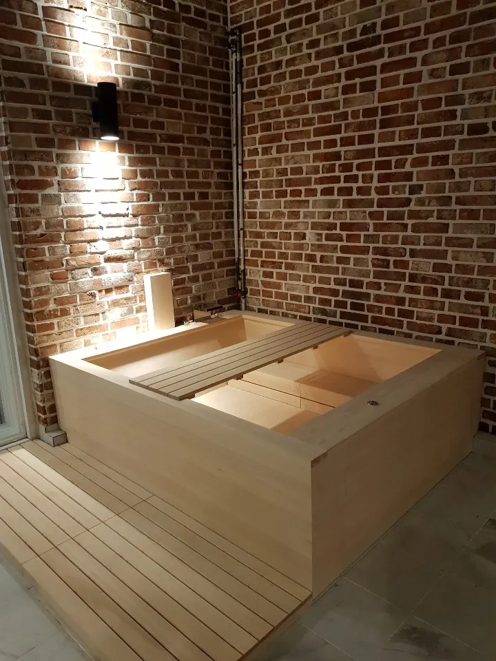 히노끼 욕조 설치 히노끼 욕조 설치 현장 진행 중