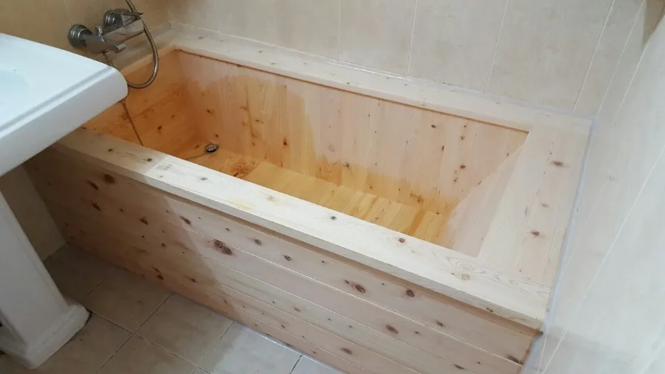 히노끼 욕조 설치 히노끼 욕조 설치 현장 진행 중
